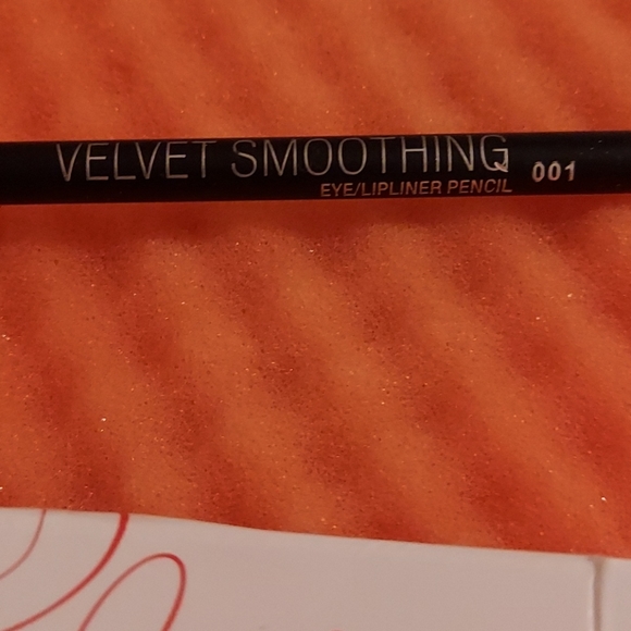 Highlighter & Eyeliner Lot - Picture 3 of 3